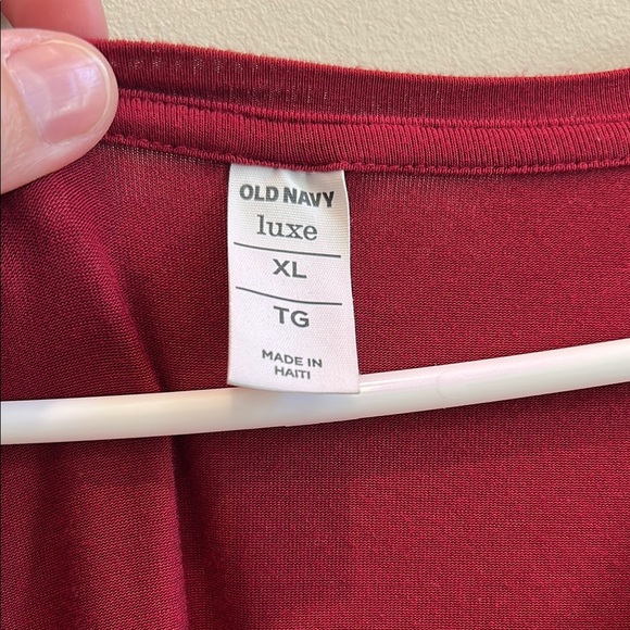 Old Navy Women's Deep Red Long Sleeve V-Neck Top - Picture 2 of 3